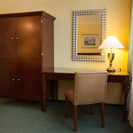 Hotel & Hostel Florian プラハ エクステリア 写真