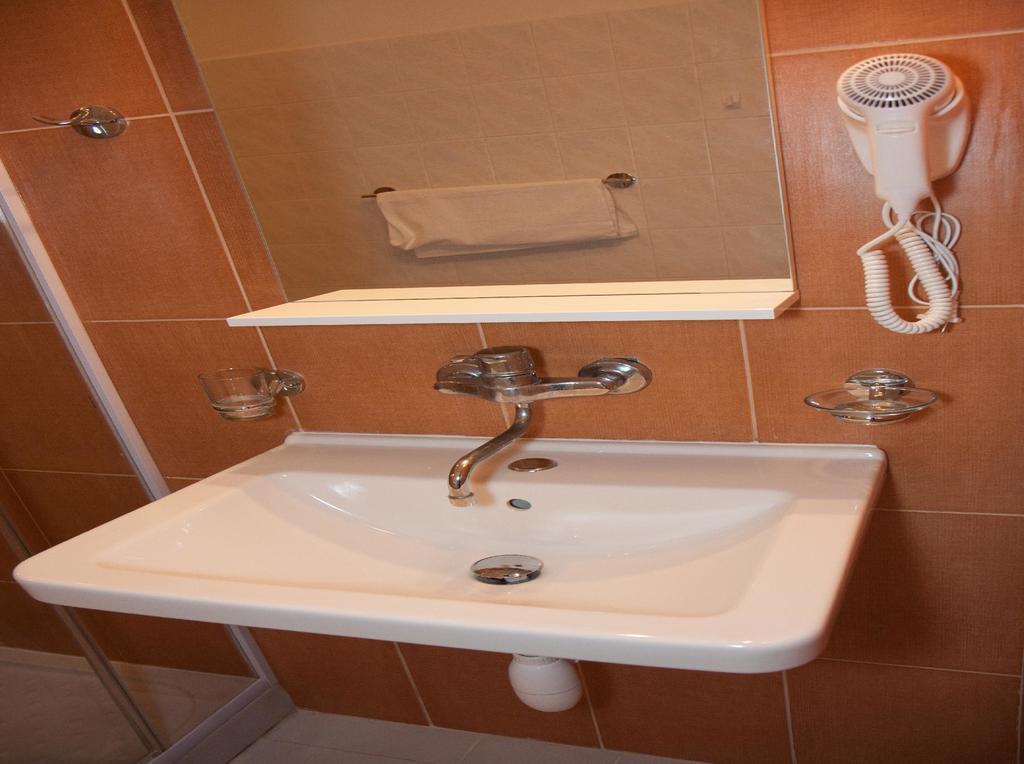 Hotel & Hostel Florian プラハ エクステリア 写真
