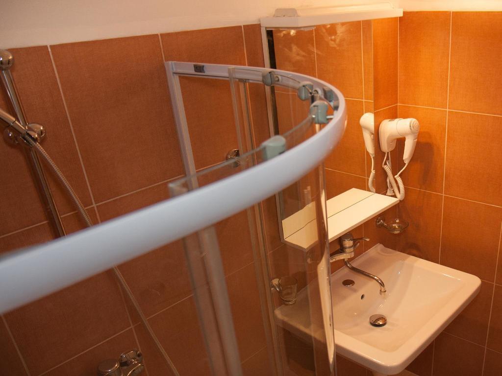 Hotel & Hostel Florian プラハ エクステリア 写真