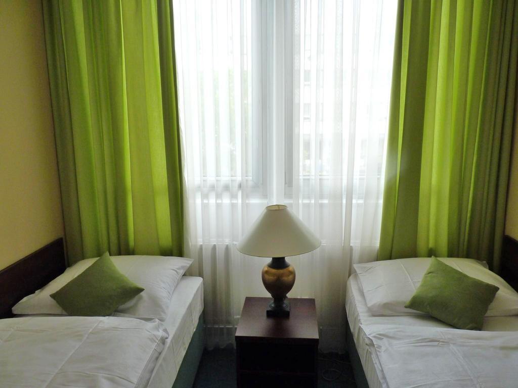 Hotel & Hostel Florian プラハ エクステリア 写真